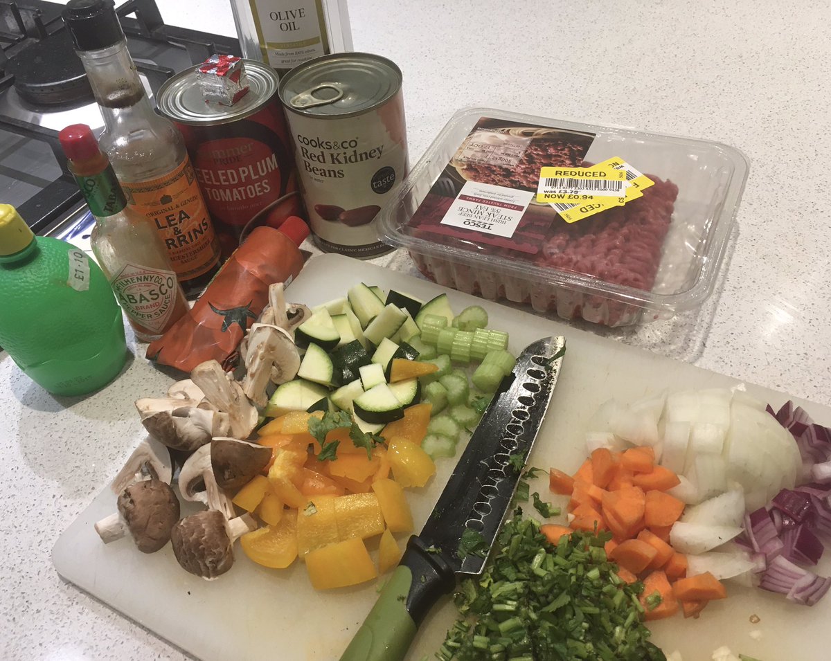 asifamhp's tweet photo. Tonight this little lot, is going to be #AMHPchilli #hot 🌶 ✔️ https://t.co/0qEZwXfpsN