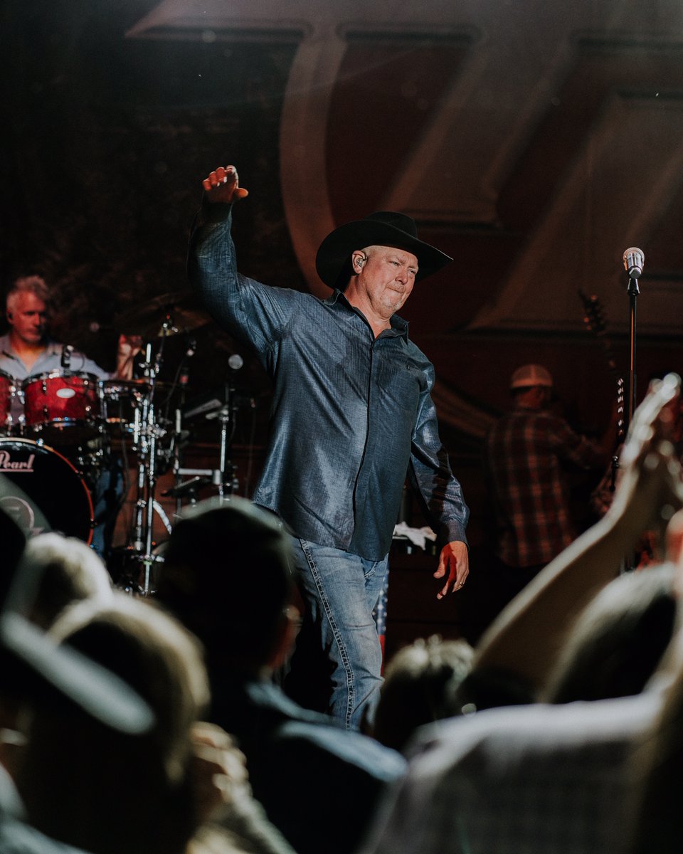 tracy_lawrence's tweet photo. Have a bunch of great shows on the books now through the end of the year! Check 'em all out and get tickets here: https://t.co/BGTtzA9Dj7 https://t.co/Tztc8Du7Hv