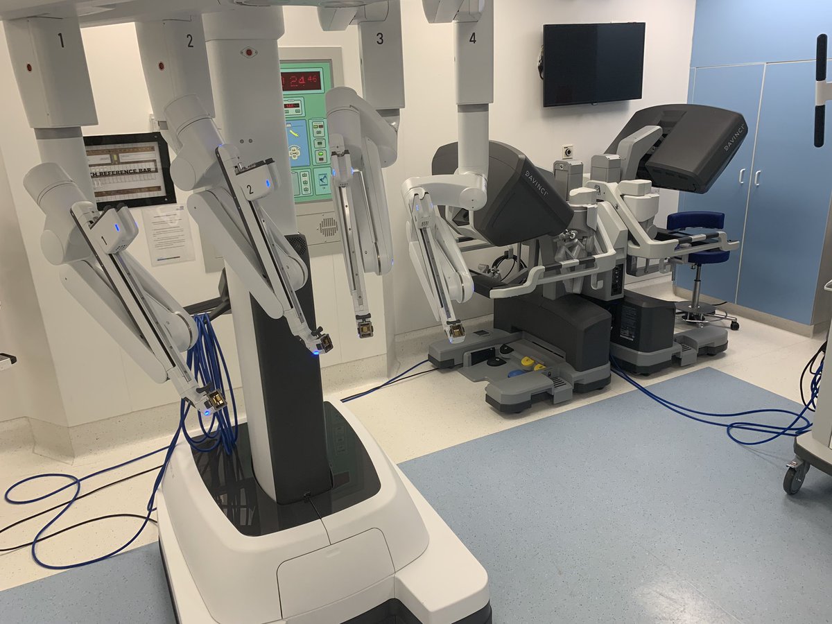 MHussainUrol's tweet image. @FrimleyHealth investing in its surgical future with the latest @IntuitiveSurg Da Vinci Xi dual console robot 🎉 Put it through its paces for its first use with a quadruple retro partial nephrectomy 🦾 #innovation #robotics @NeilDardisFHFT @tblho @FrimleyRCC @FrimleyUrology
