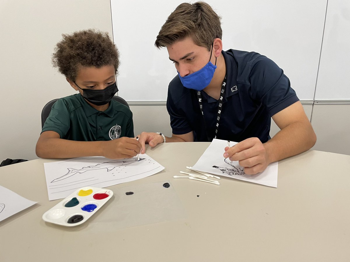 PineCrestArts's tweet image. #PCGrade12 Post AP Studio students partnered up with #PCGrade2 students learning pointillism! #PCVisualArts #PC2022 #PC2032 #PCCollaboration