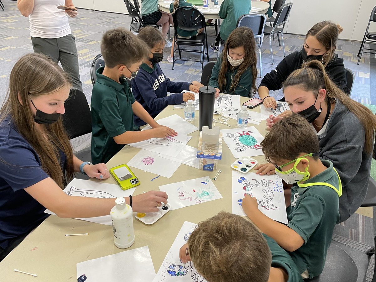 PineCrestArts's tweet image. #PCGrade12 Post AP Studio students partnered up with #PCGrade2 students learning pointillism! #PCVisualArts #PC2022 #PC2032 #PCCollaboration