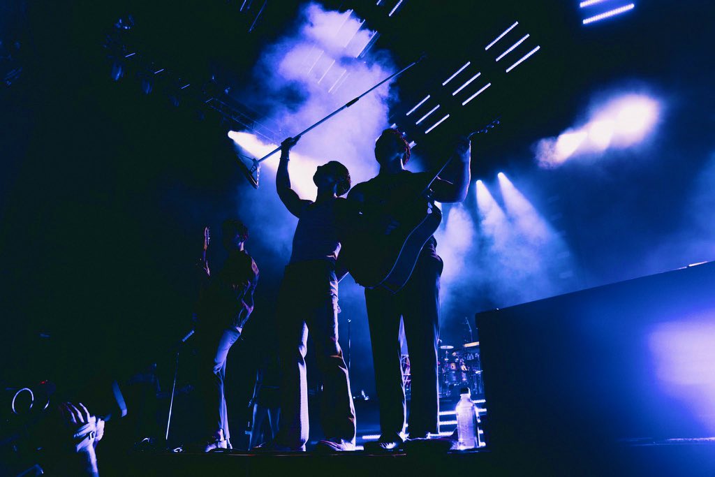 livesforjonas's tweet photo. . . . 𝗥𝗘𝗠𝗘𝗠𝗕𝗘𝗥 𝗧𝗛𝗜𝗦 𝗧𝗢𝗨𝗥 🎤
𝖳𝖺𝗆𝗉𝖺, 𝖭𝗂𝗀𝗁𝗍 𝟣𝟫.
˓ #RTTJonasBrothersRP ˒

Anoche tuvimos un gran espectáculo en Tampa ¿Lo disfrutaron tanto como nosotros? Creemos que sí, sus voces al unísono de las nuestras nos lo demostraron ¡Gracias Tampa! https://t.co/fGXouVcq2N