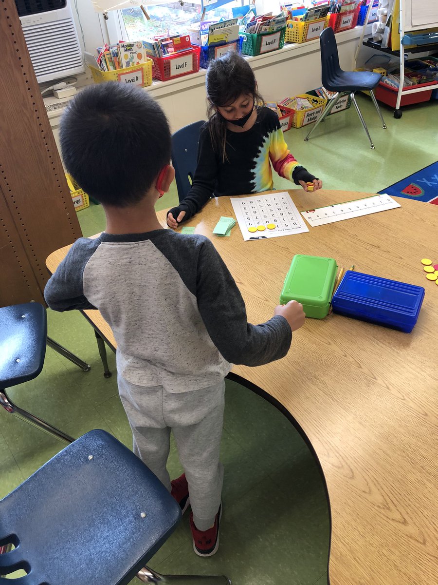 QRSCorrigan's tweet photo. Playing a fun math game to help us practice one or two less @qrbryant https://t.co/TGdyVBWNgu