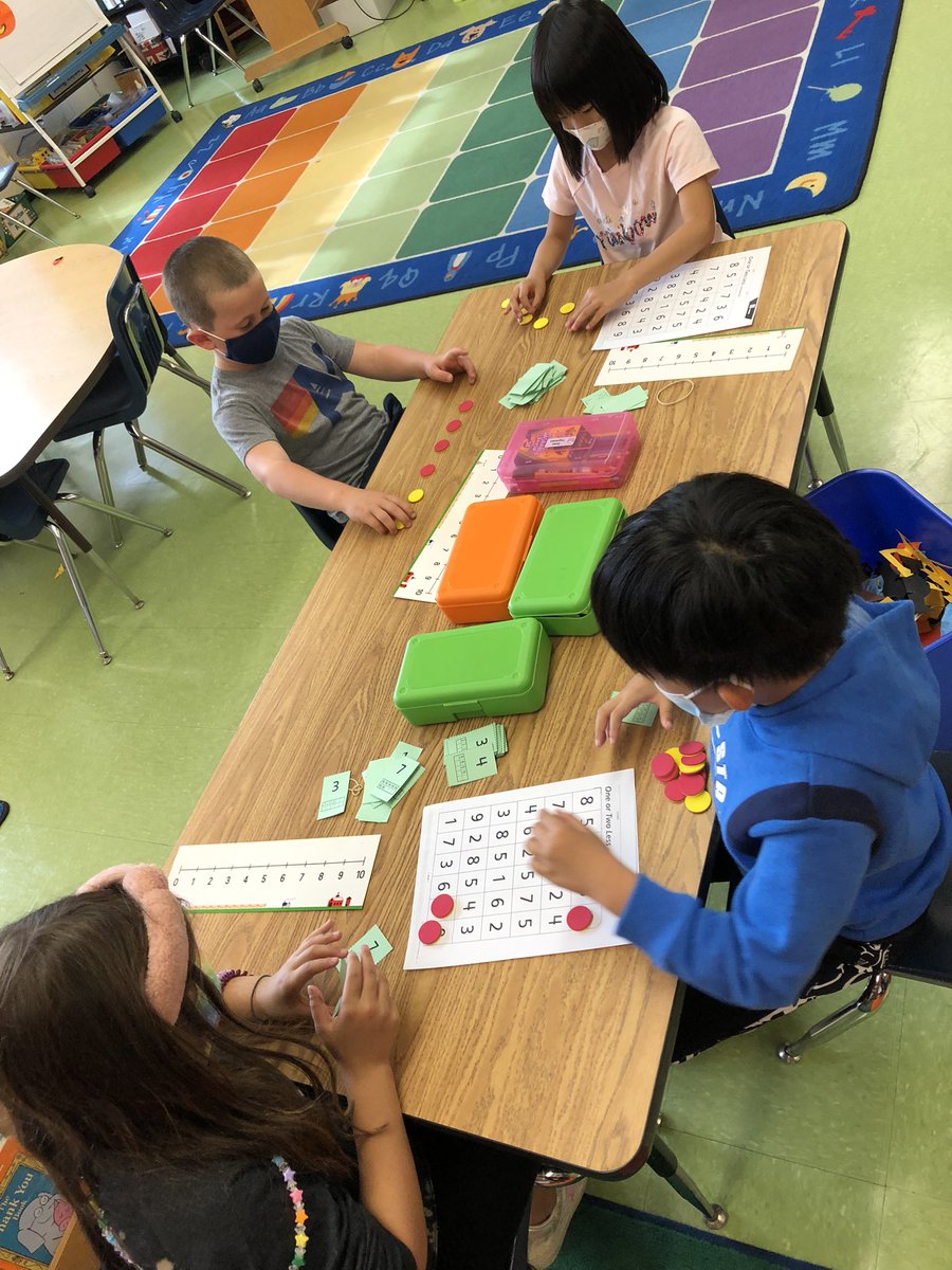 QRSCorrigan's tweet photo. Playing a fun math game to help us practice one or two less @qrbryant https://t.co/TGdyVBWNgu