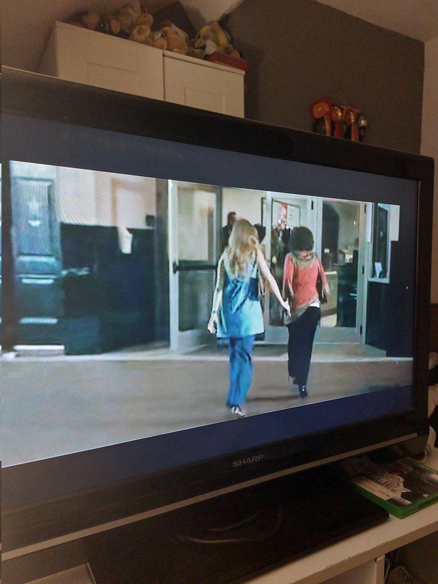 LesleyDrake123's tweet photo. When your 13 year old starts coming to you with questions about his faith and how do we know God is really real, there's only one thing for it. Movie night with my boy. @LeeStrobel #TheCaseforChrist #Christianparenting #faith https://t.co/AbFA2nboKR