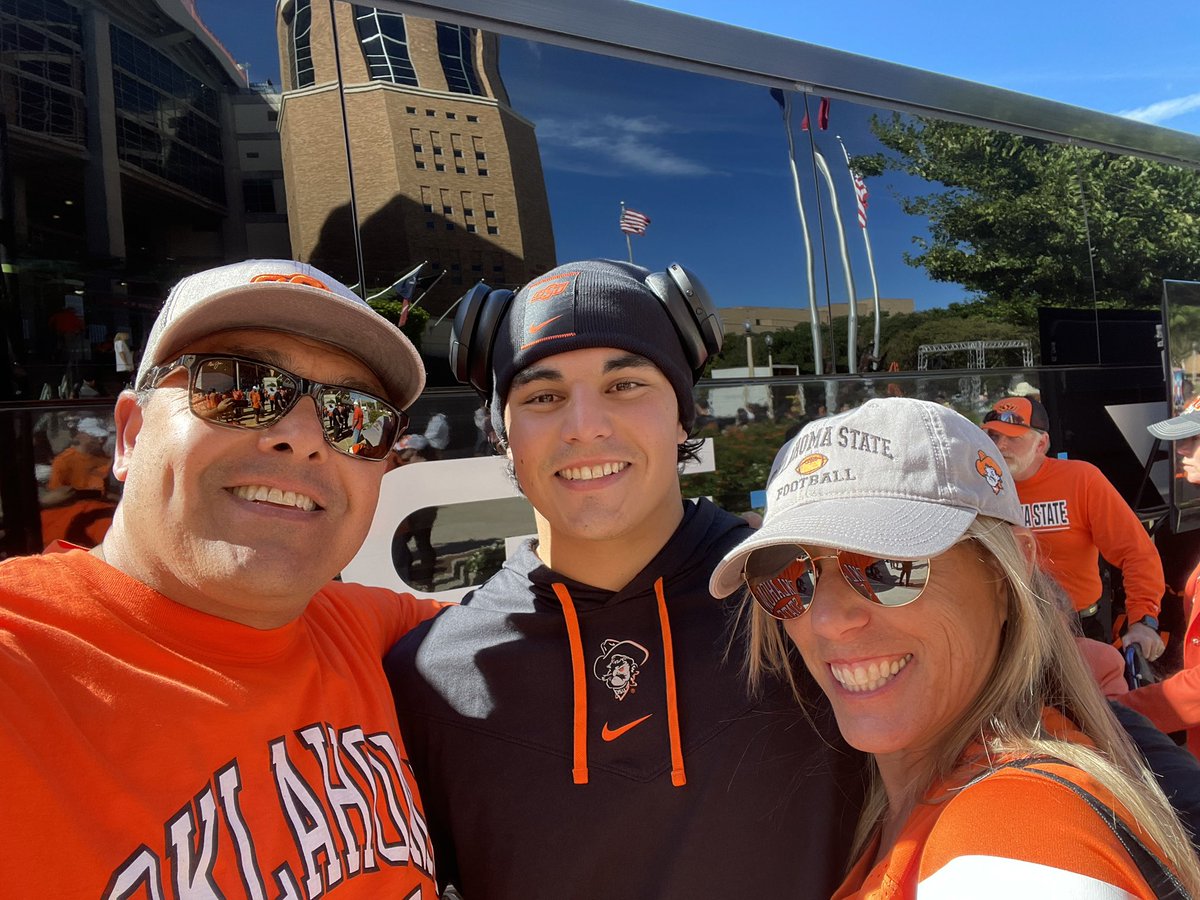 ZekeZaragoza55's tweet photo. Wouldn’t be anywhere near where I am today without them 🧡 https://t.co/7L82gjwgfk