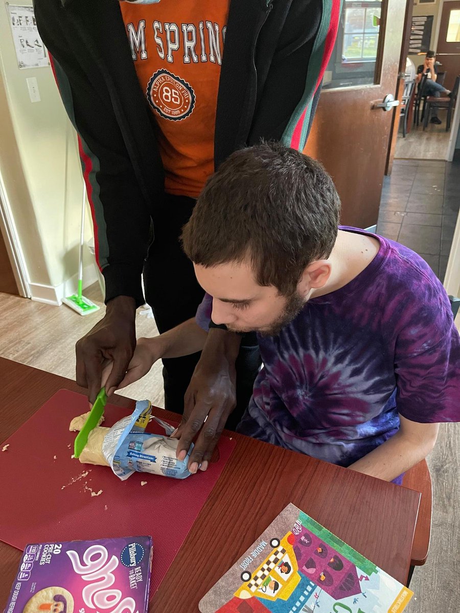 AndersonAutism's tweet photo. Pine house boys learn about baking cookies! #Autism #Baking #Cookies #1in54 https://t.co/3xrGd9nCLX