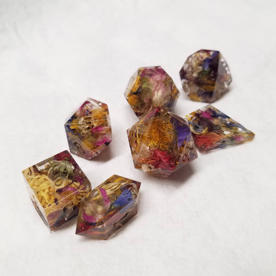 alchemist_attic's tweet photo. Did I add enough flowers to these dice, you think? (These are fresh from the molds, unsanded and uninked)
#handmadedice #dice #resin #dnd #dungeonsanddragons #fatedice #fudgedice #flowers https://t.co/6pjHDBD46T