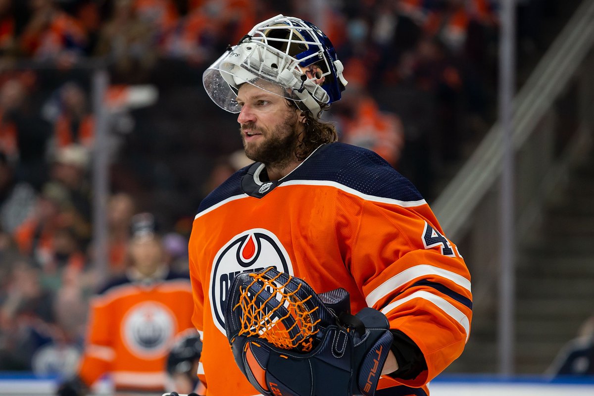 EdmontonOilers's tweet photo. Coach Tipp confirms Smith will make the start tomorrow vs. Anaheim. #LetsGoOilers https://t.co/nsgAQckzAm