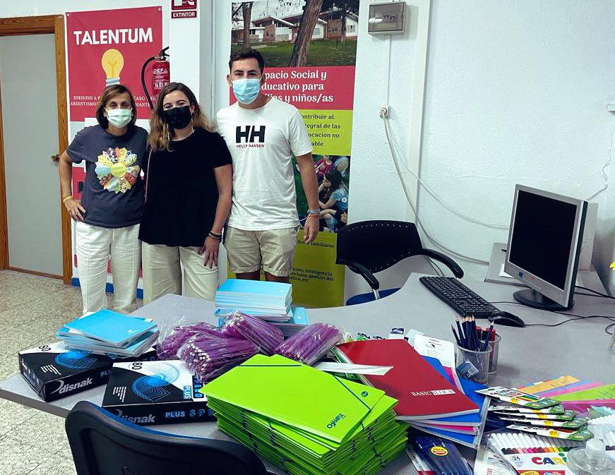nnggcartagena's tweet photo. 🤝Hoy hemos hecho entrega a @Maestros_Mundi de los Materiales Escolares📚🖍✂️📐 recogidos durante nuestra campaña solidaria del pasado mes♻️

¡Gracias a todos los que habéis colaborado!😍

#ComprometidosConCT 💙 https://t.co/WLT3ohYyYp