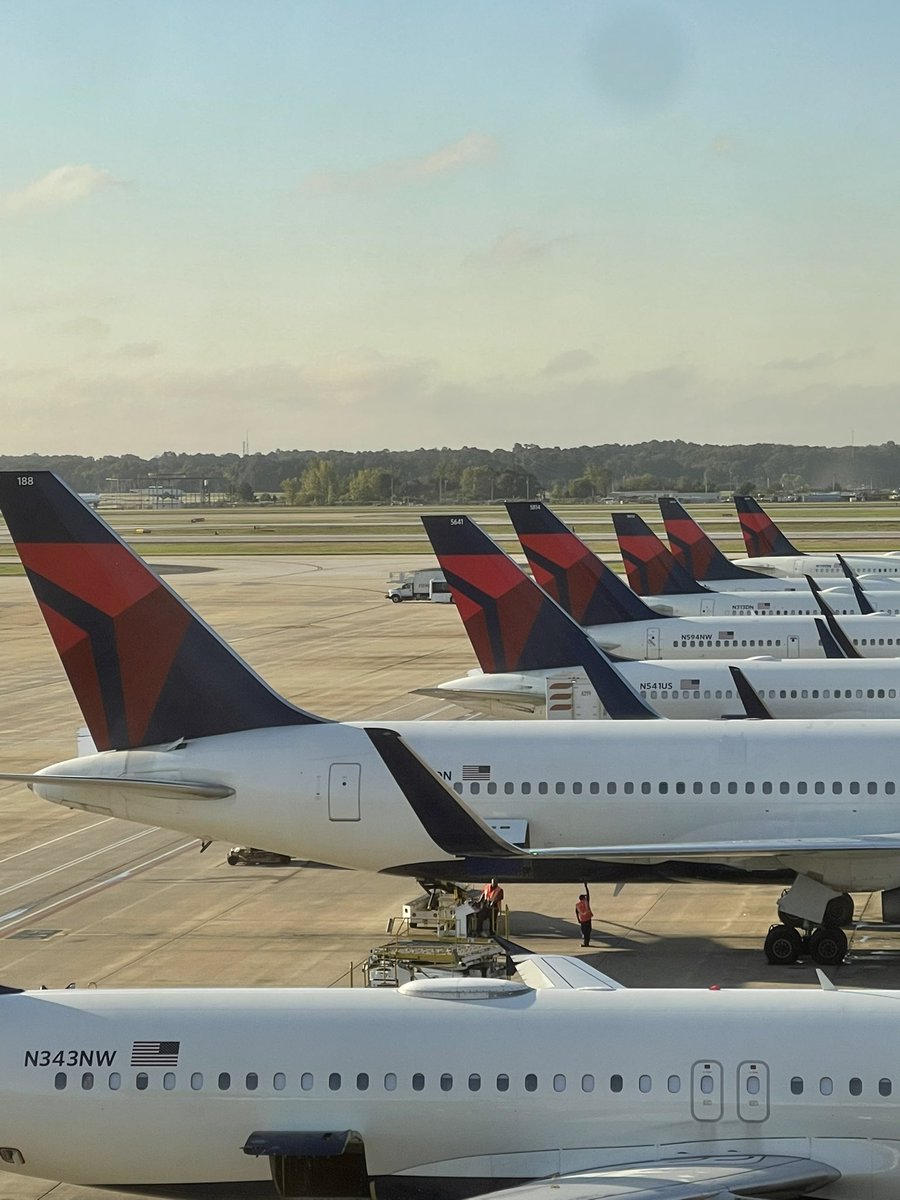commdominica's tweet photo. This was over the period of what seemed forever but was only 6 weeks. I studied hard, restless night, early mornings and late nights. With family far and friends further I persevered to a victorious end. #GoBeGreatToday #GoBeGreatOnPurpose #JahBePraised #deltaairlines #Delta ๐บ https://t.co/QgW9pSMAFF
