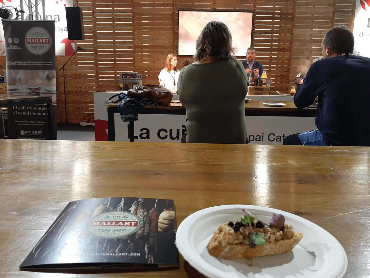 productesterra's tweet photo. Acabem el 1r dia #GastronomicFBCN21 amb la millor notícia: l'empresa de la Xarxa #ProductesTerra @MallartX guanya el premi #Innoforum amb el seu paté de Gall del Penedès (#ProducteSingular), un producte innovador amb sabor i amb cor fruit de la col-laboració publicoprivada🙌🙌 https://t.co/tVg28zy85z