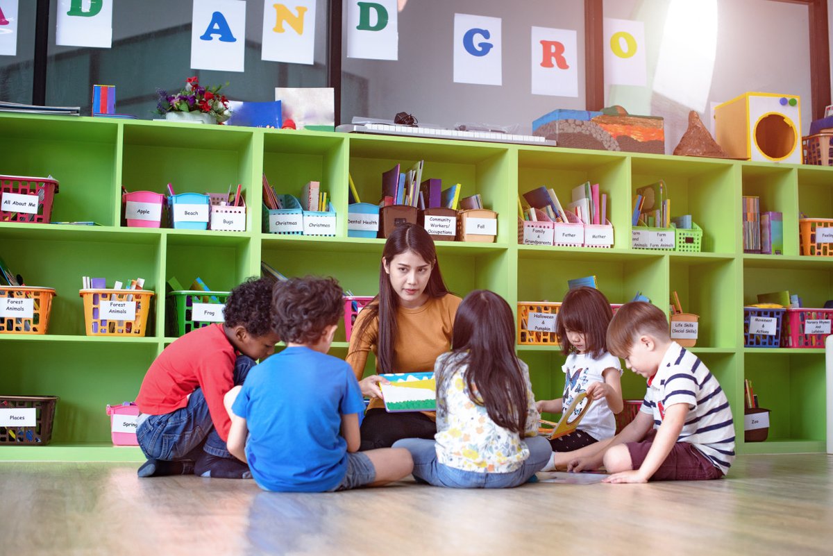 CommunitySols's tweet photo. Out of 50 states, ONLY NINE REQUIRE that child care facilities to be inspected by a lead risk assessor BEFORE becoming licensed. Is Ohio one? That's one of the things you'll learn in @TakyiNicole's review of @GroundworkOhio's lead-safe child care report https://t.co/6DuPkb7B2y https://t.co/4sdLl1YXcx