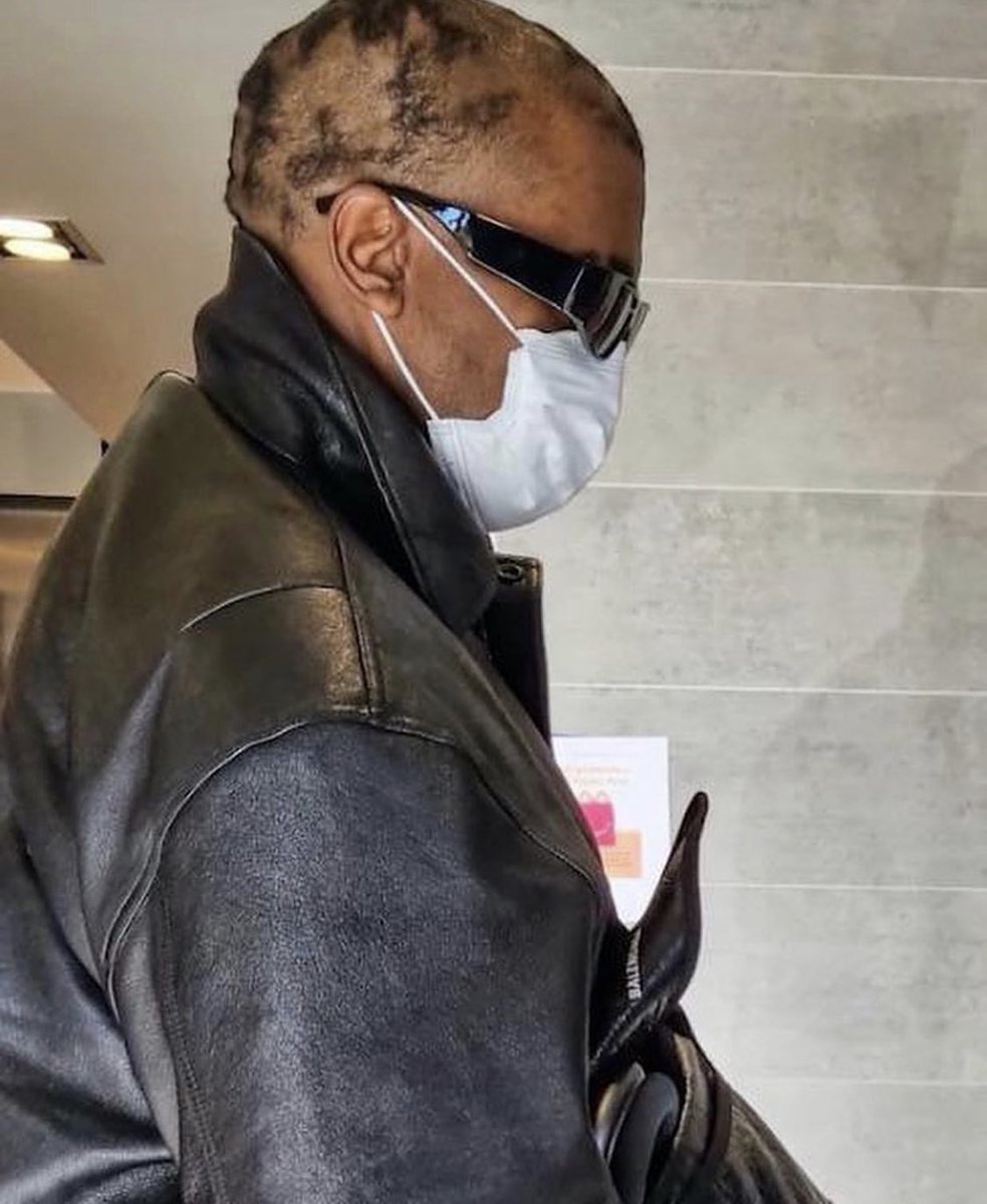 YESEEGHOSTS's tweet photo. KANYE AT MCDONALDS TODAY https://t.co/YxrtsAfsIq