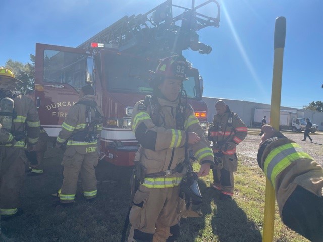 desotofd's tweet photo. Automatic aid from Engine 263 and our Battalion Chief over a busy weekend to a structure fire in Cedar Hill.  Sister city of Duncanville also responded. https://t.co/sWxpCcdR0U