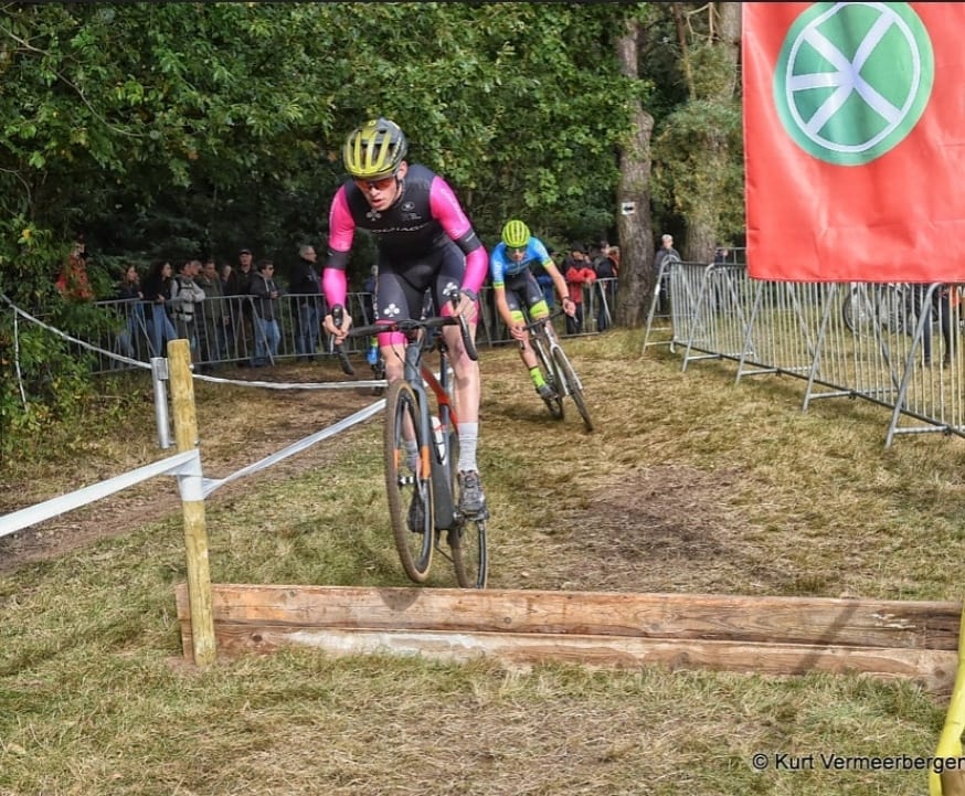 teamoffroadcol's tweet photo. Saturday @zelie_grx became 10th en first junior, @luciiie_francois became 16th. And @corentin_djn 29th at Moerbeke.

Sunday at Eversel @luciiie_francois &amp; @zelie_grx became 16th &amp; 17th. @corentin_djn  became 12th and @jarnedemeyer dnf after an offday. https://t.co/wVUJybalBs