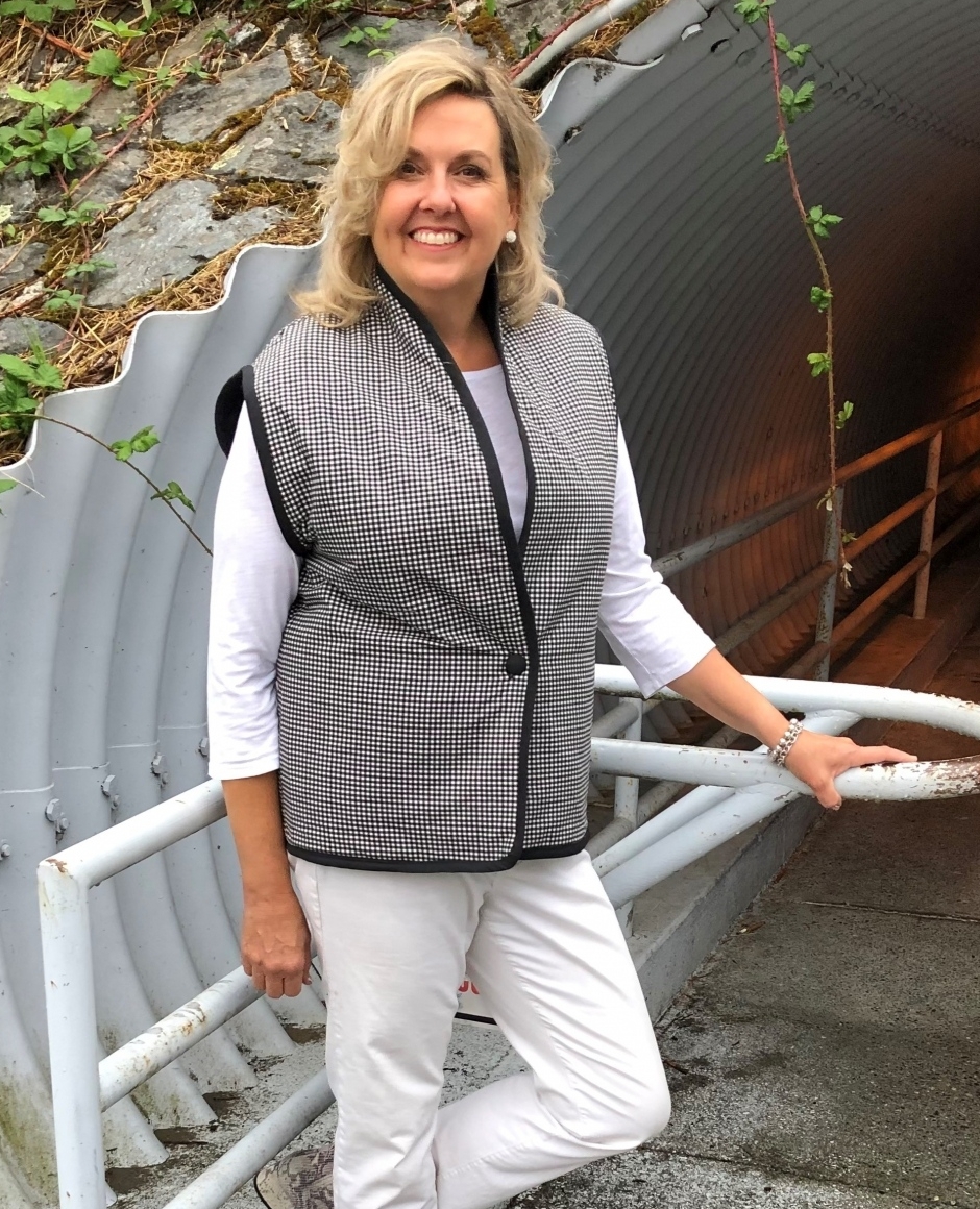 MinervaFabrics's tweet photo. What better way to stay snuggly this fall than with a reversible bodywarmer?

https://t.co/6XaJghLwOA

#Minerva #MinervaMakes #MinervaMakers #MinervaCommunity #MinervaSewingCommunity #SewingCommunity #SewYourWardrobe #Dressmaker #Fibremood #IrmaBodywarmer https://t.co/GOIDo99WZ3