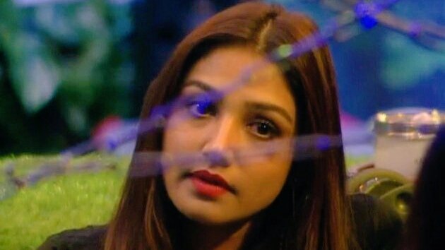 its_My__heart's tweet photo. A STRONG WOMAN KNOWS HOW TO KEEP HER LIFE IN LINE. WITH TEARS IN HER EYES, SHE STILL MANAGES TO SAY, "NAH, I'M FINE." @BiggBoss #Donal #DonalBisht
@ColorsTV @justvoot 
BRING BACK DONAL BISHT https://t.co/FWNi1BSG6D