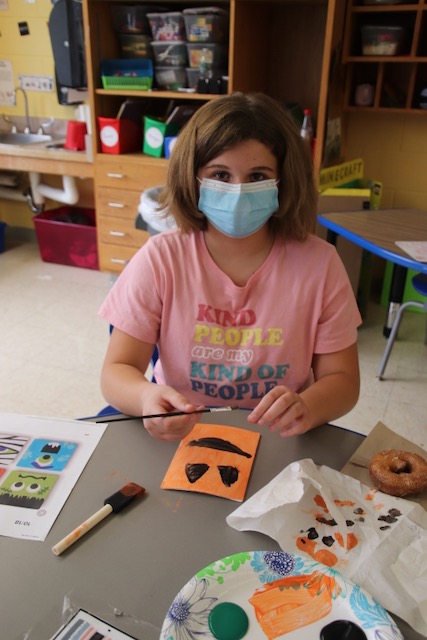 WCSDProud's tweet photo. @OwlWcsd celebrated their 1st month of OWL bucks with cider &amp; donuts, scarecrow making, painting &amp; movie watching to honor the students for following CARE expectations by collaborating with their peers, helping younger students &amp; following the group plan. https://t.co/b3rXlKkDkj