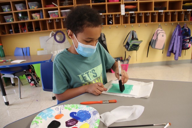 WCSDProud's tweet photo. @OwlWcsd celebrated their 1st month of OWL bucks with cider &amp; donuts, scarecrow making, painting &amp; movie watching to honor the students for following CARE expectations by collaborating with their peers, helping younger students &amp; following the group plan. https://t.co/b3rXlKkDkj