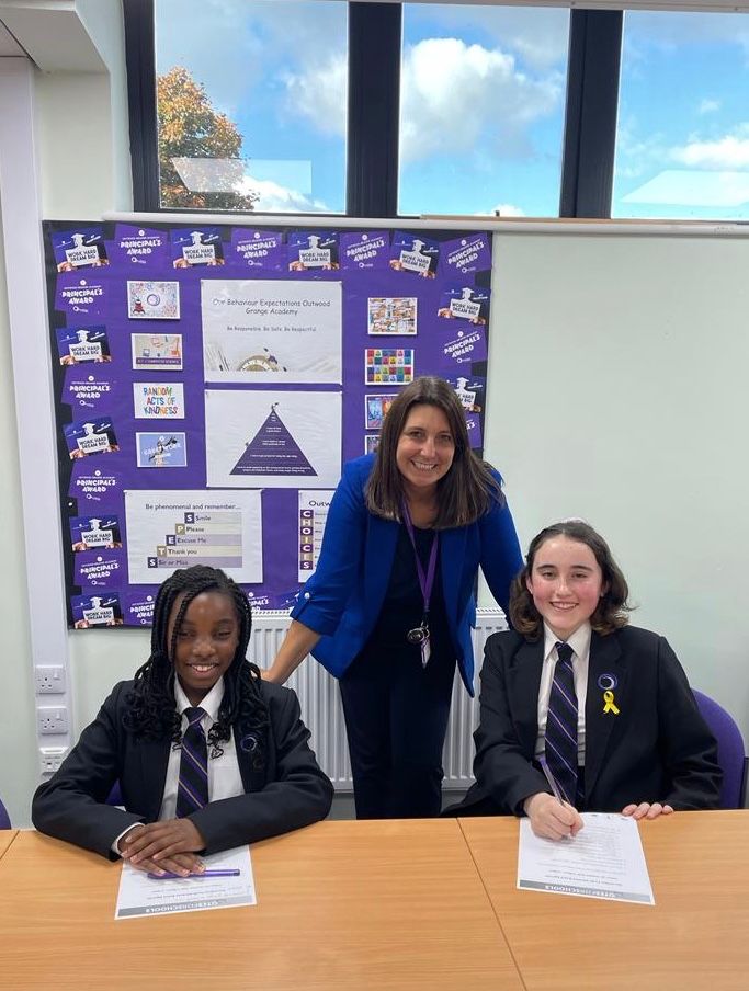 Our Principal Mrs Hutchinson-Jones with our members of the Youth Advisory Board (YAB) <a href="/votesforschools/">VotesforSchools 🗳️🌍📢</a> after their first virtual meeting with students from across the country. They made some fabulous contributions to discussions on #ClimateChange and #COP26. #Proud #Leadership
