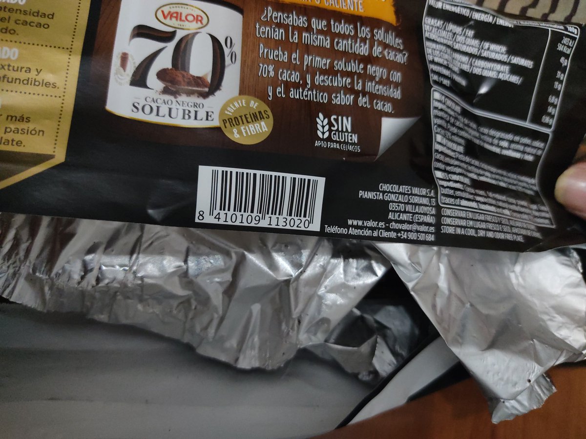 Andrea_2901's tweet photo. La semana pasada compré dos tabletas de chocolate valor del 92% @chocolatesvalor en el supermercado @EROSKI de mi ciudad.
Ambas venían con gusanos en su interior y en aparente mal estado, como con "tela araña" en la superficie @consumidores
En las fotos se ve el lote y caducidad https://t.co/1wSmOQoWHl