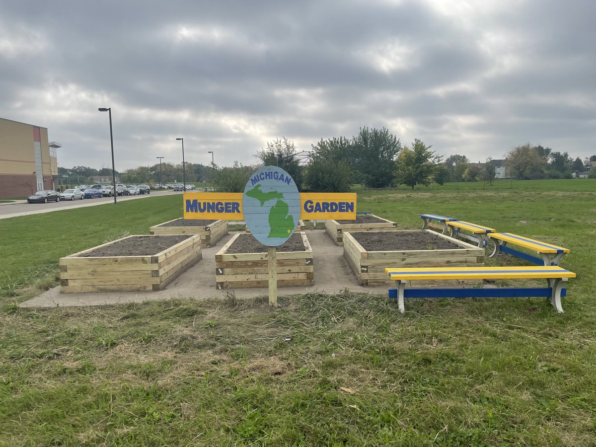 Look at our new Munger Garden! Thank you to Mr. Tapia for all the great work! #TeamMunger