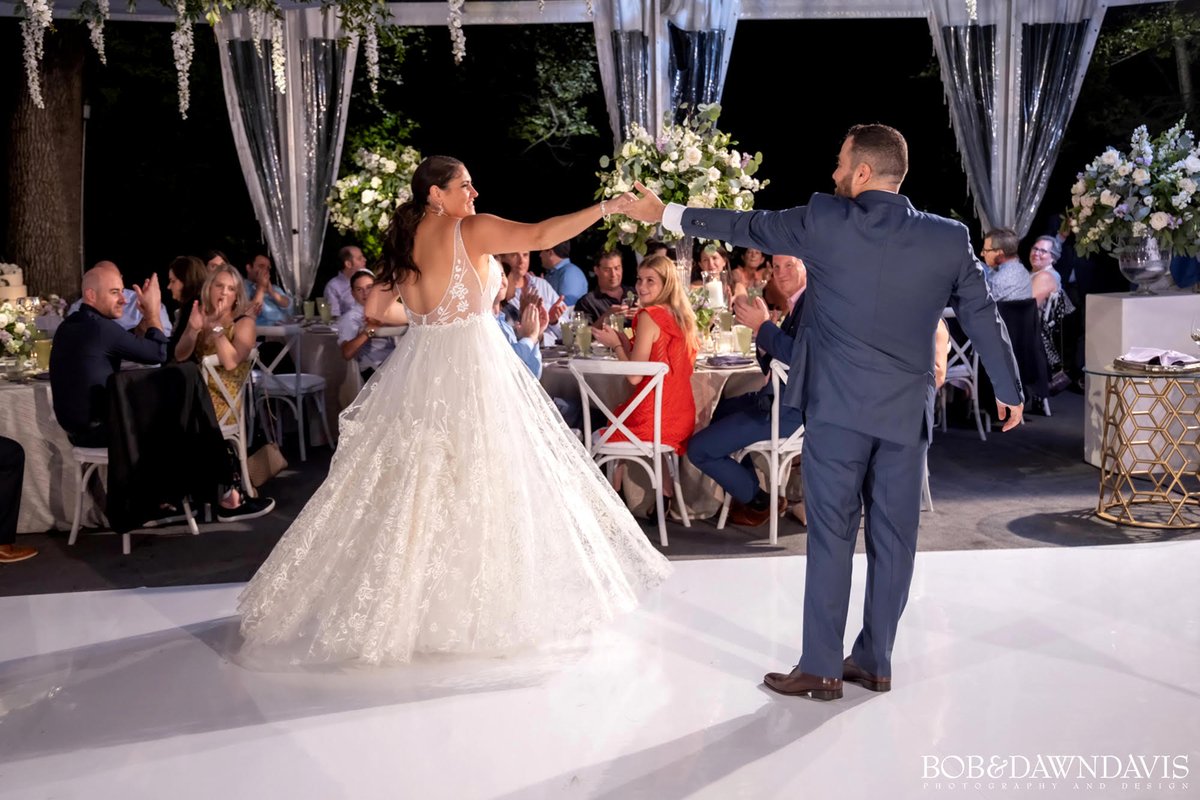 bobanddawn's tweet photo. The surprise is no longer a surprise, let’s dance the night away!
Photography: @bobanddawndavis
#bobanddawnphotography
Event Planner: @designereventchicago
Event Designer: @HMR_Designs
Hair: @liviacaporalehair
Makeup: Ruthis Greensphan
Gown: @galikarten
Tux: @petermillar https://t.co/Nhj4z3fS5l