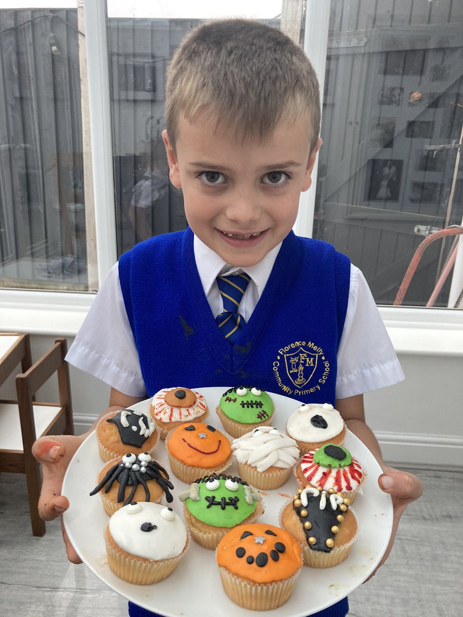 angela_willow's tweet photo. Thomas’ Halloween cupcakes for the cake competition @Flomellynews 🎃👻 https://t.co/n9N3fzT5Y7