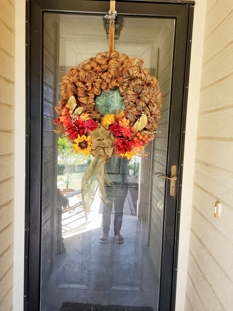 AnnetteME's tweet photo. Love Autumn! We couldn't wait put up our Autumn wreath. #autumn #fall https://t.co/7hjrBfPyZy