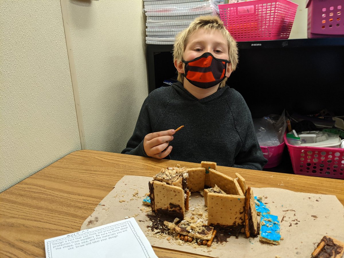 CatADillingham's tweet photo. Designing forts for protection in @crystal_oney's class! I would personally feel very safe in these💯 #Jamestown #SafeAndDelicious @Falling_CreekES @PJohnsonElemEd @Mr_Johnson1906 https://t.co/0eO4uAIbEE