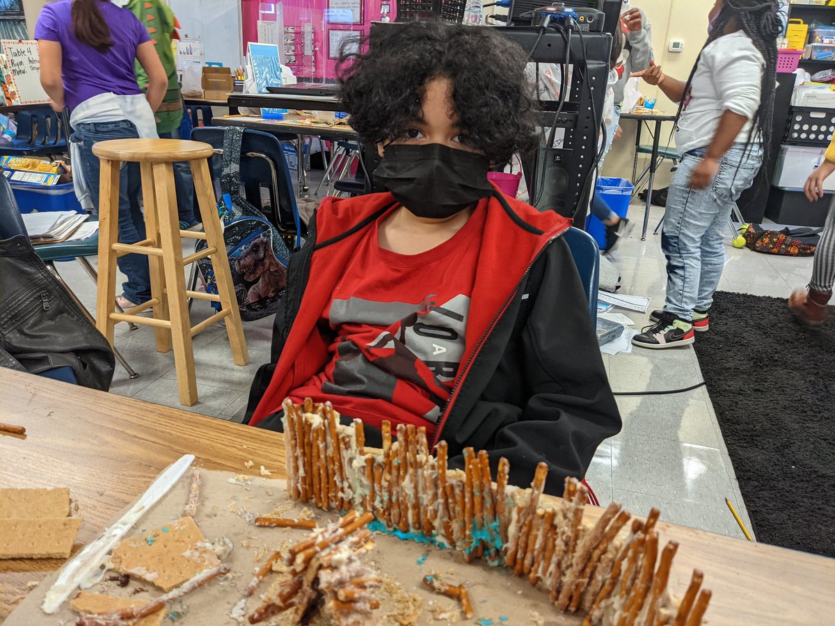 CatADillingham's tweet photo. Designing forts for protection in @crystal_oney's class! I would personally feel very safe in these💯 #Jamestown #SafeAndDelicious @Falling_CreekES @PJohnsonElemEd @Mr_Johnson1906 https://t.co/0eO4uAIbEE
