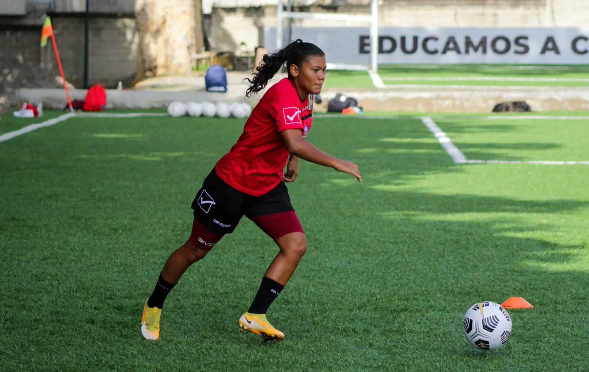 mindeporte_ve's tweet photo. De cara a la doble fecha ante la selección de Ecuador ⚽ la @femeninofvf ya inició sus entrenamientos 🇻🇪🇻🇪
@mervinmaldonado @nicolasmaduro @vtv_canal8 @deportes_vtt @globovision @liderendeportes @meridianoonline @noticierovenevision @deportivasvv
#futbol #futbolfemenino #mppjd https://t.co/cgmuWnJV4H