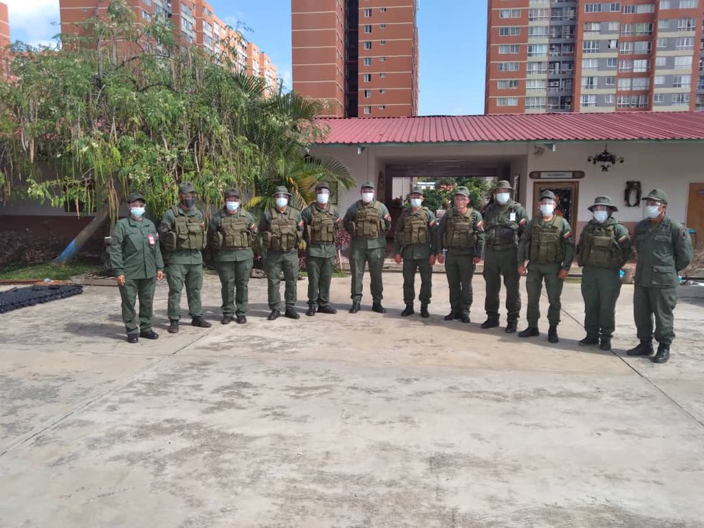 bladimirguerra8's tweet photo. #18Oct Dotación de material de Intendencia para #Alistados #Oct21 del Escuadrón de Apoyo de la @EJB_EEENP @direducejb del @somos_ejercito en pro del #bienestar de la #FamiliMilitar porque #LaPatriaSeHizoACaballo #ElEjercitoEsPrimero #EjercitoBolivarianoBicentenario #YoSoyFANB https://t.co/eStp7nY9Sy