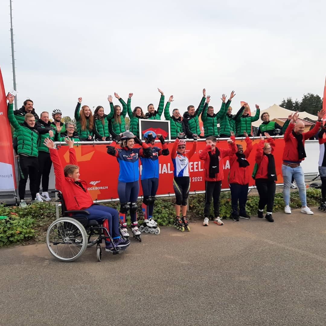 Vandaag een prachtige dag. Skeelerpiste officieel benoemd tot locatie @SONS_Twente2022. Reggeborgh ondertekende haar sponsorcontract en de topsporters  van haar Schaatsteam ontmoeten de topsporters die in juni 2022 bij ons om de medailles gaan strijden!