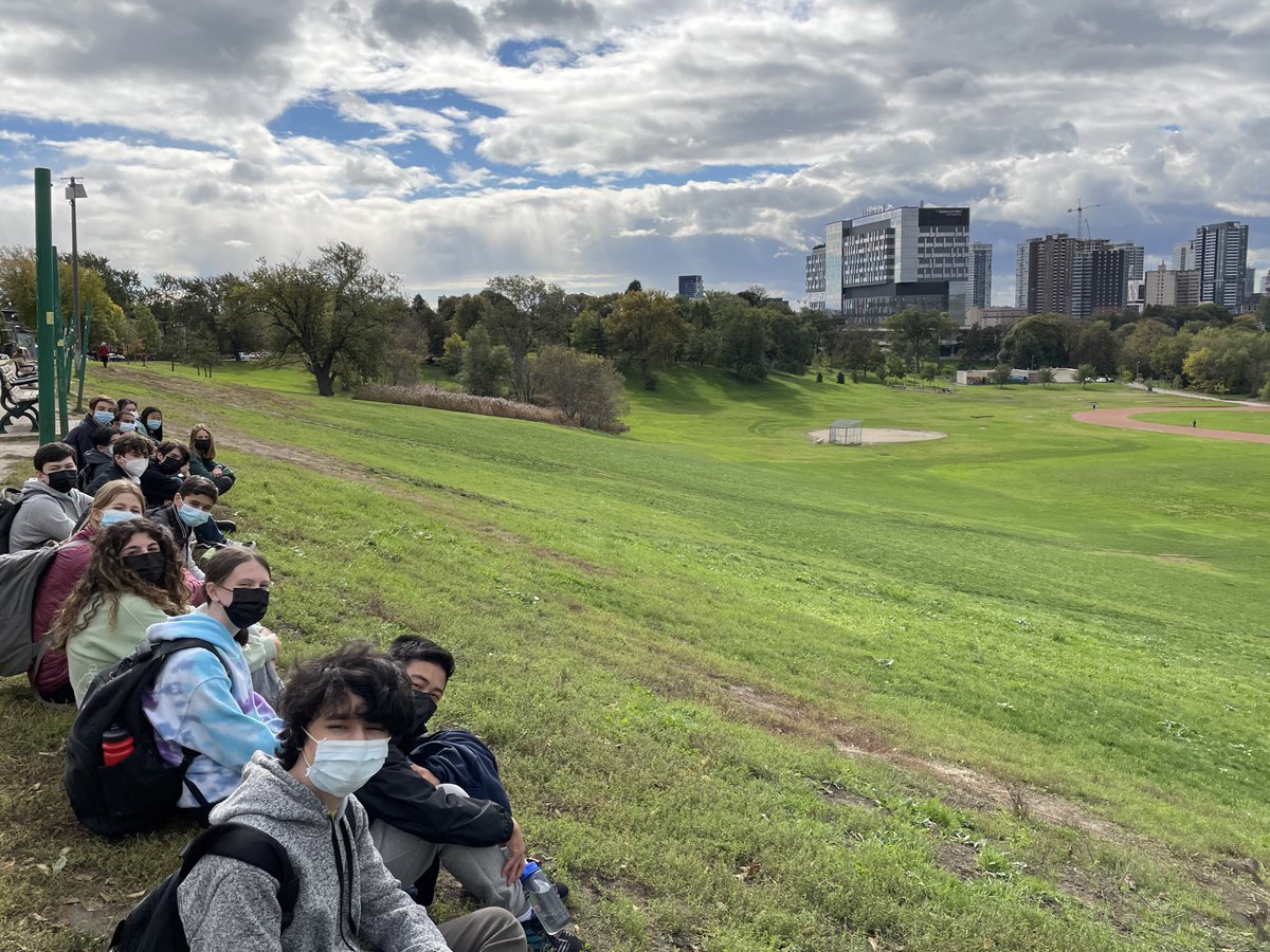 trossteaches's tweet photo. @TorontoArchives Visited this viaduct &amp; surrounding area today with grade 9 students! Looking at continuity &amp; change in and around the Danforth. Will check out the web exhibit #yorklearns https://t.co/8oh1T0Kupw