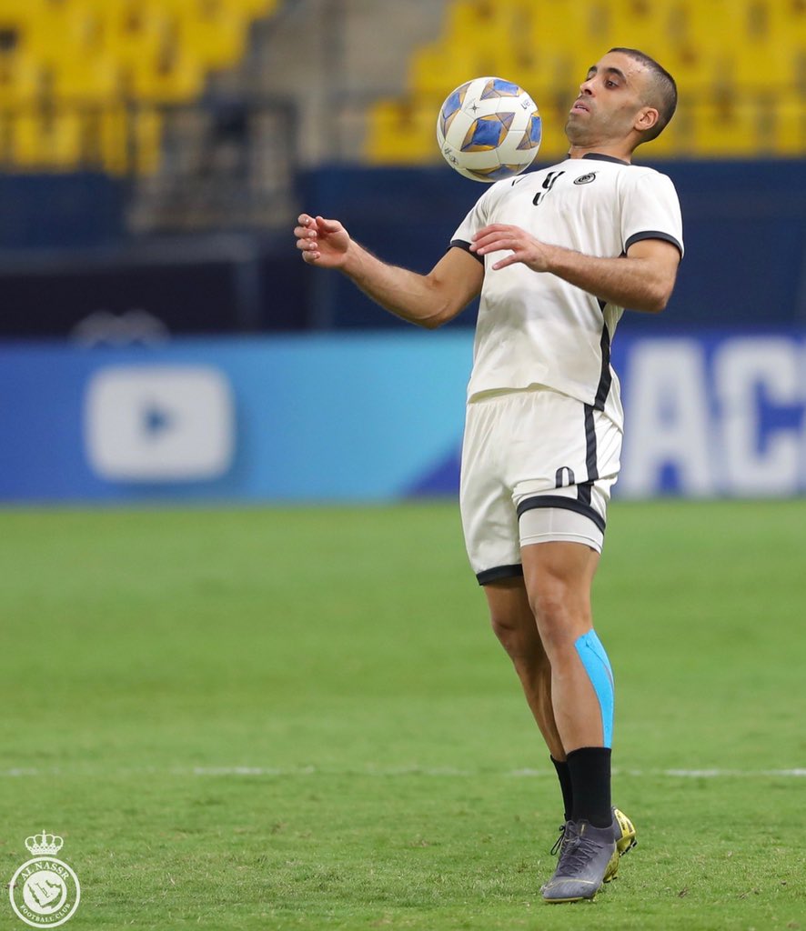 AlNassrFC_EN's tweet photo. Easy .. Easy 👑 https://t.co/SFFxT7Oyrz