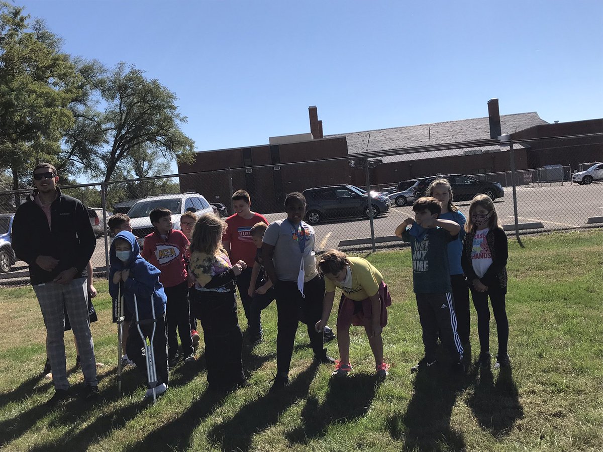 hyde4th's tweet photo. 4th graders @HydeElem created human arrays to kick off our multiplication unit. @HydePrincipal https://t.co/qMXH738GaC