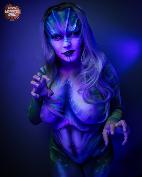 Couple of test shots from last night's siren shoot with @thetazvalentine https://t.co/haX81FhcOL<a href="/tag/monstergirls"class="tags"><span>#monstergirls</span></a><a href="/tag/bodypaint"class="tags"><span>#bodypaint</span></a>