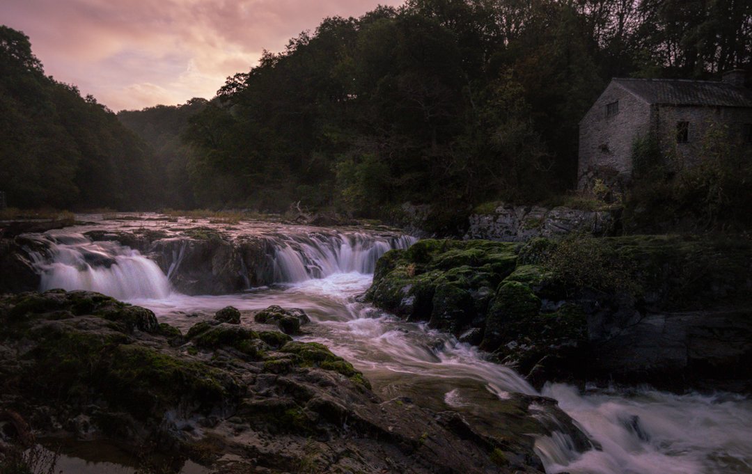 JustDuff's tweet photo. Cenarth falls early morning. #peoplewithpaddion @Ruth_ITV  @kelseyredmore @walescoastpath @OrdnanceSurvey  @walesdotcom @wonderfulwales @itvcoastcountry @walescoastuk @roamwales @welshwaterfalls @itsyourwales https://t.co/LNsTCGvlZS
