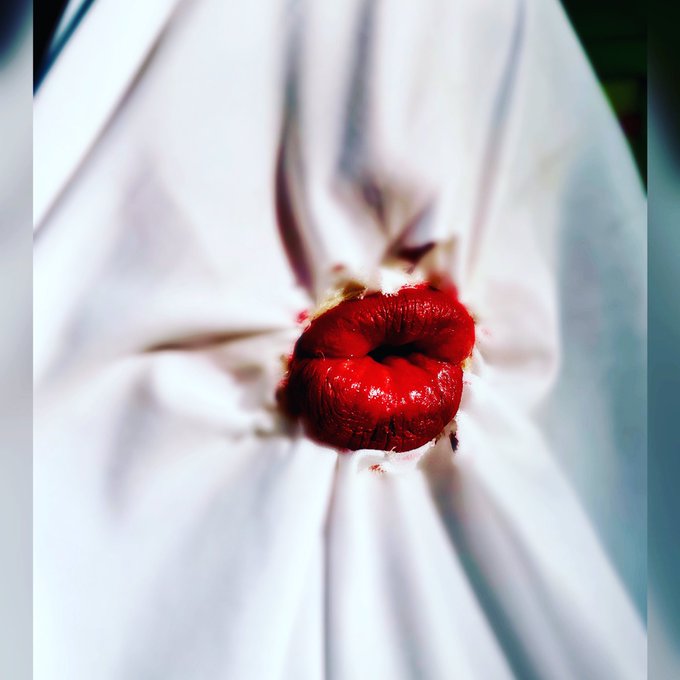 The glory hole you fantasize about… #lips #lipfetish #redlips #redlipstick #mommy #dslaf #halloweencostume