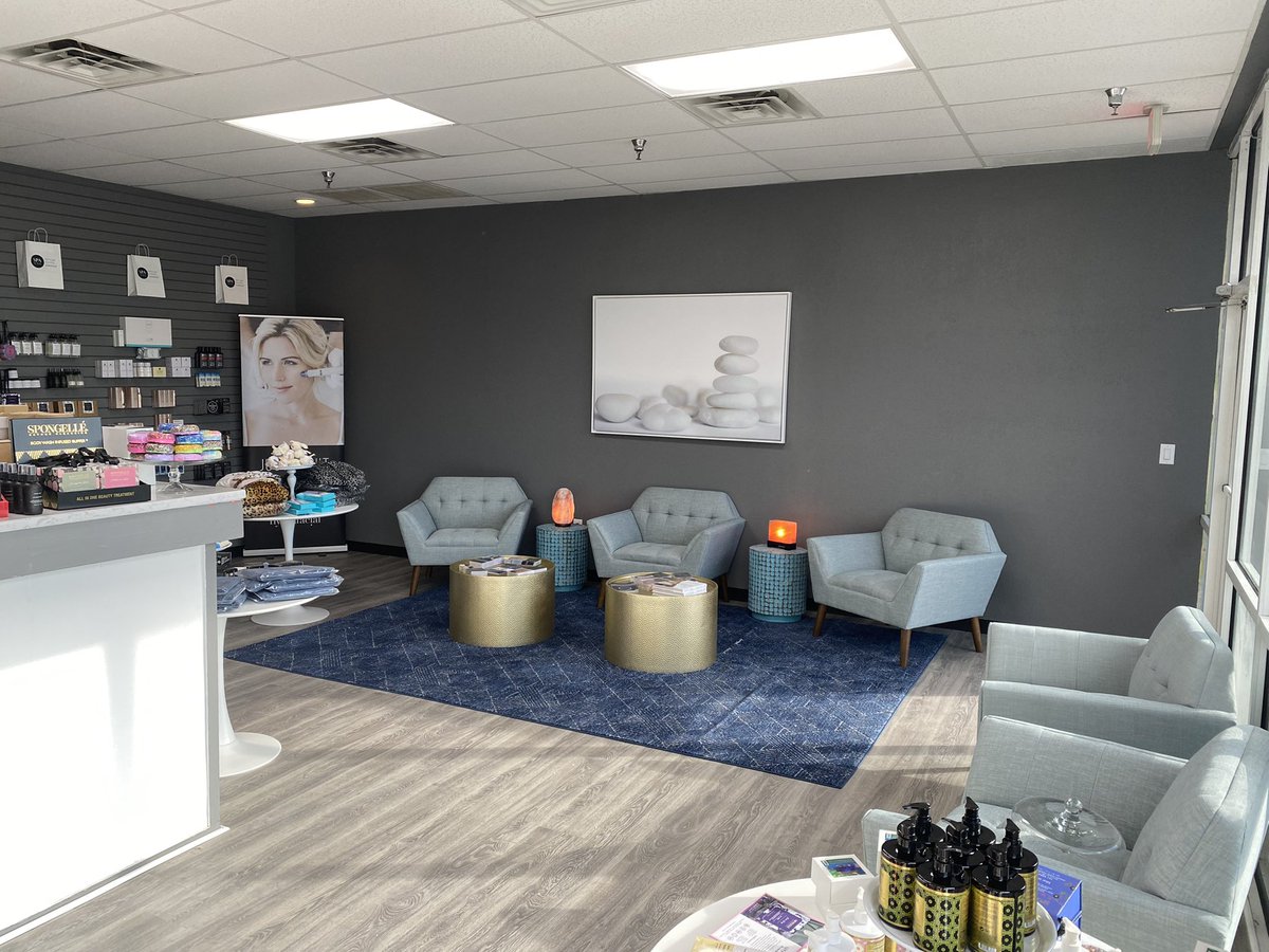 SpaOneWestLitt1's tweet photo. Opening 10.25.21
#spaonewlr #westlittlerock #massagelittlerock #hydrafaciallittlerock #facialslittlerock #waxinglittlerock #BrazilianWax #chemicalpeels #boutique #gifts #skincare https://t.co/WIe45tII4Z