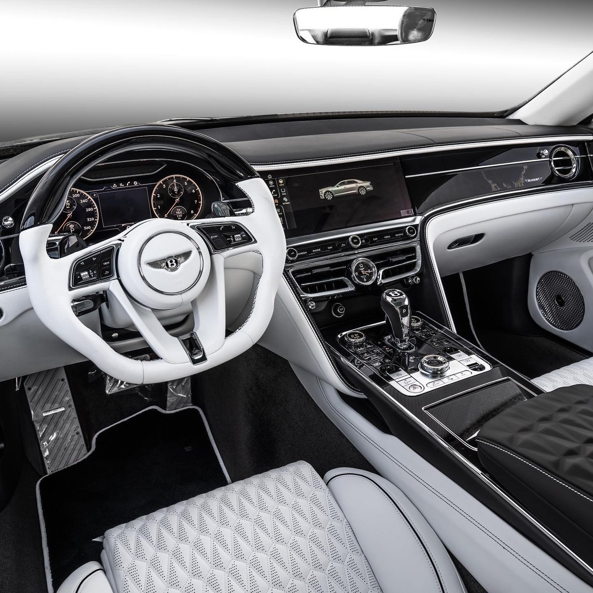 Mansory unveils new #Bentley Flying Spur with 700hp and murdered-out look 😍😍 bit.ly/3aOY6gI