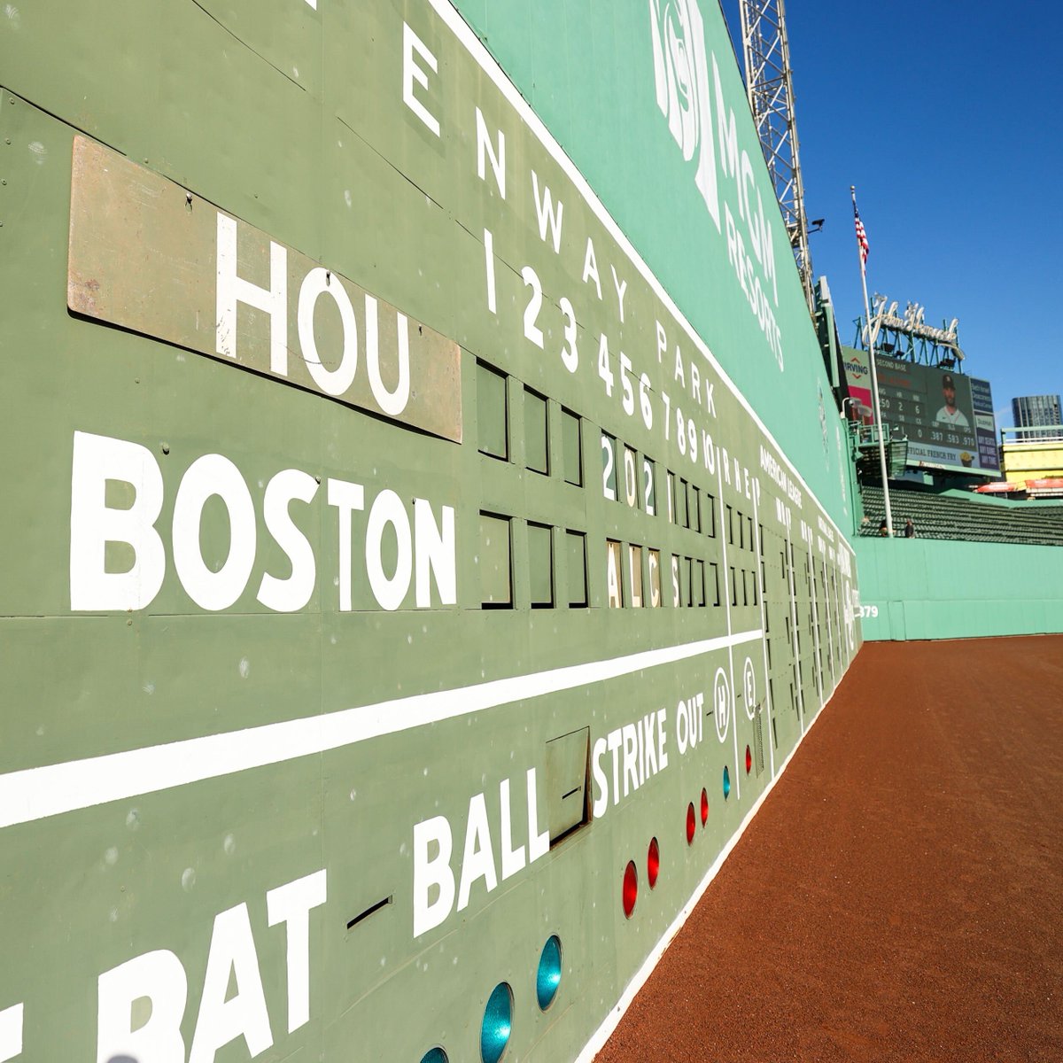 MLB's tweet image. Greetings from Boston. 😍