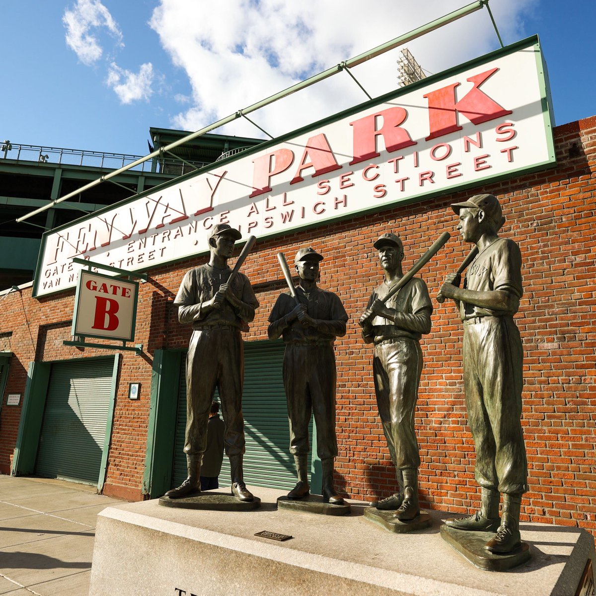 MLB's tweet image. Greetings from Boston. 😍