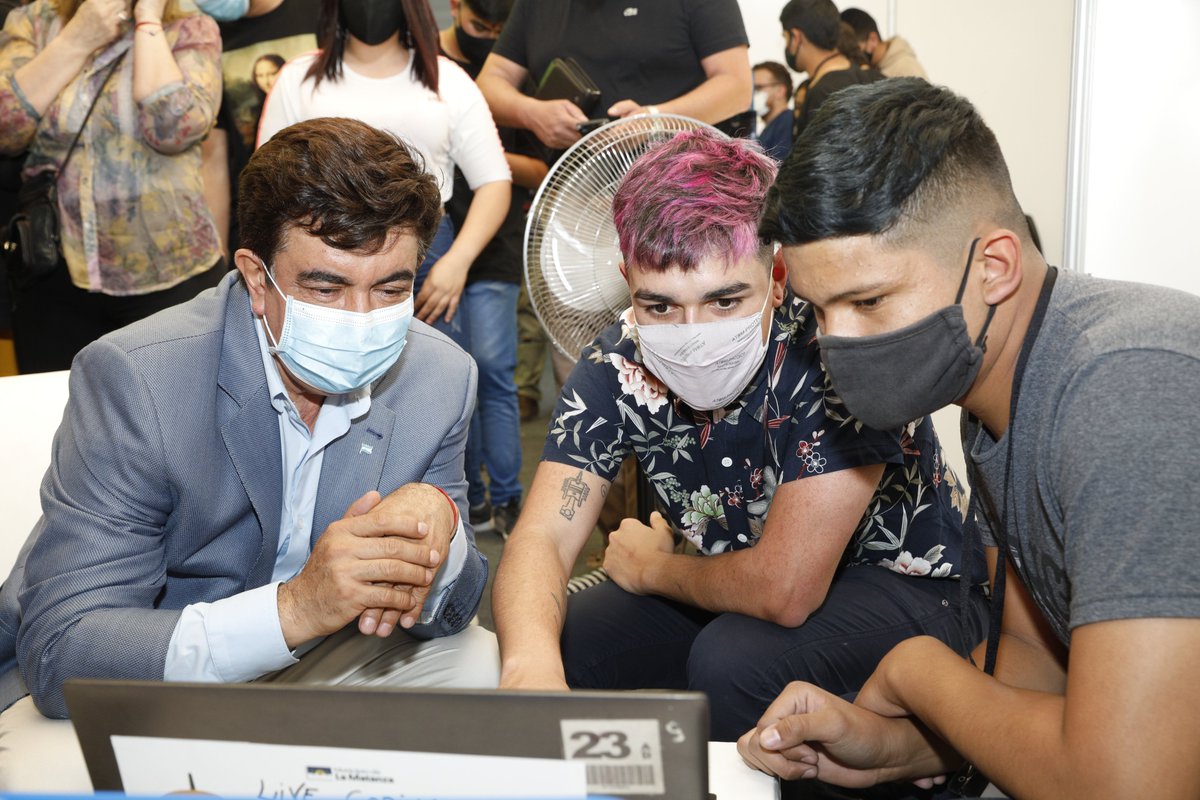 FerEspinozaOK's tweet photo. Junto a @gkatopodis inauguramos la X edición de Plaza Ciencia 2.0. Como cada año, escuelas, universidades, fundaciones y otros expositores, conforman la muestra de jóvenes científicos en un espacio que busca acercar los avances técnicos y científicos a la comunidad matancera. https://t.co/VnI0gtNA4V
