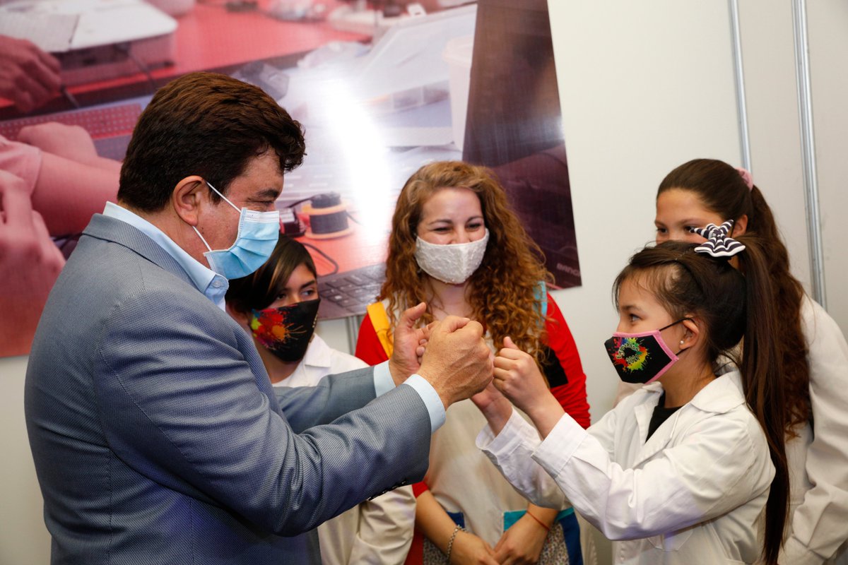 FerEspinozaOK's tweet photo. Junto a @gkatopodis inauguramos la X edición de Plaza Ciencia 2.0. Como cada año, escuelas, universidades, fundaciones y otros expositores, conforman la muestra de jóvenes científicos en un espacio que busca acercar los avances técnicos y científicos a la comunidad matancera. https://t.co/VnI0gtNA4V