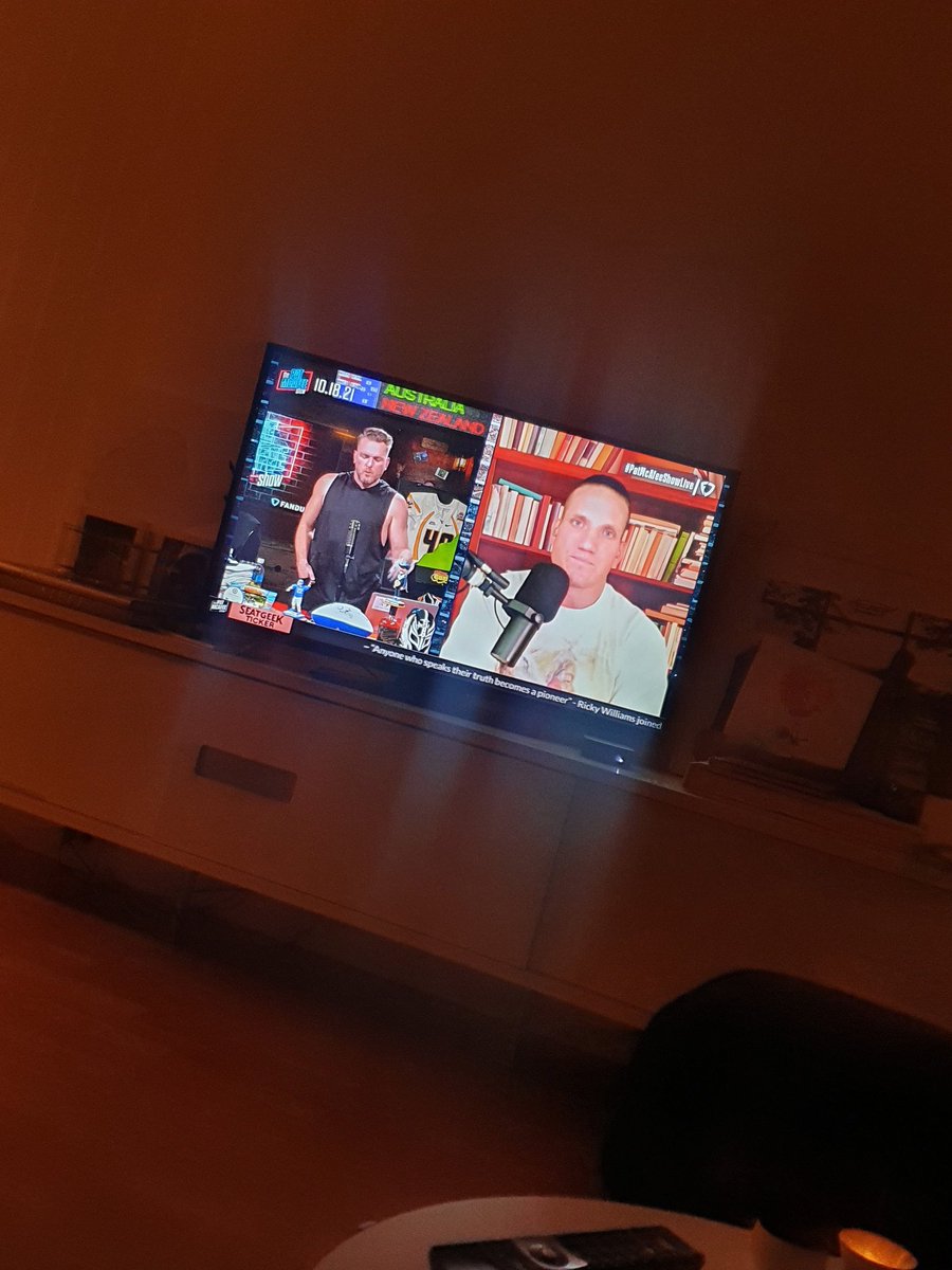 B E S T show on le internet! 
Always watching <a href="/PatMcAfeeShow/">Pat McAfee</a> before bedtime here in Le Swede 🇸🇪
#nunchuckglasses
