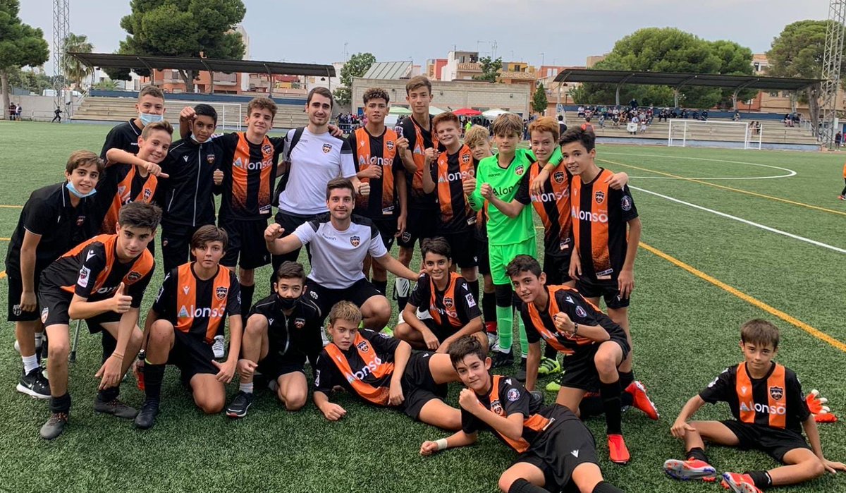 CD Massamagrell "A" 0-3 Infantil "B"

Merecida victoria, en un partido en el que fuimos superiores en todo momento, dominando todas las fases del encuentro e imponiendo nuestro juego.
⚽⚽ Miguel Ángel  ⚽Jaume
