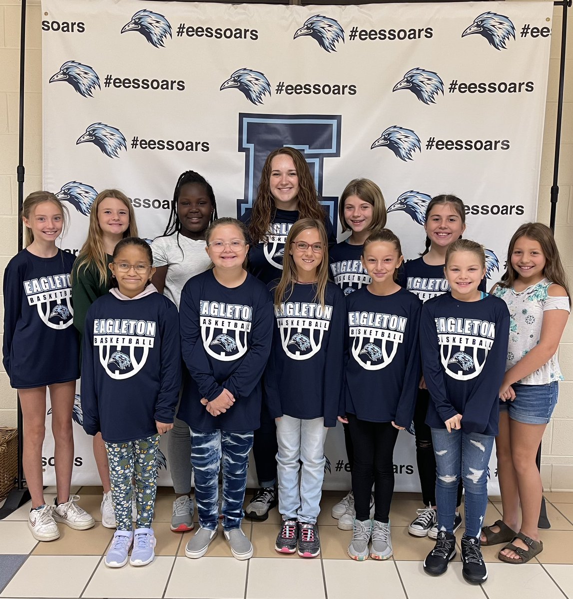 neubie25's tweet photo. IT IS GAME DAY BOYS (and girls)!! So excited to start this season off with a home opener against Townsend tonight. Girls play at 6 pm and boys at 7 pm! #eessoars #LadyRavens https://t.co/L8Qgjrk1lD